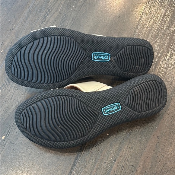 SoftWalk 5 Women's Tillman Bone White Slide Sandals - Picture 8 of 11